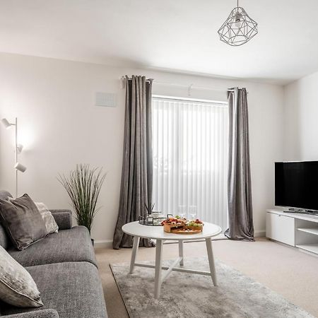 Lovely Modern 2 Bed City Centre Apartment With Free Parking - Double Or Twin Beds Available Wolverhampton Buitenkant foto