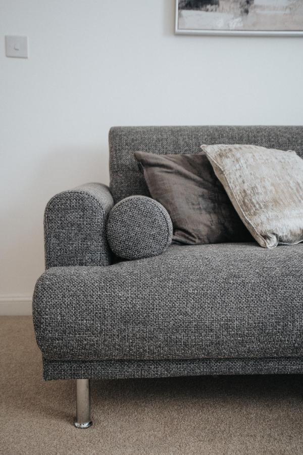 Lovely Modern 2 Bed City Centre Apartment With Free Parking - Double Or Twin Beds Available Wolverhampton Buitenkant foto
