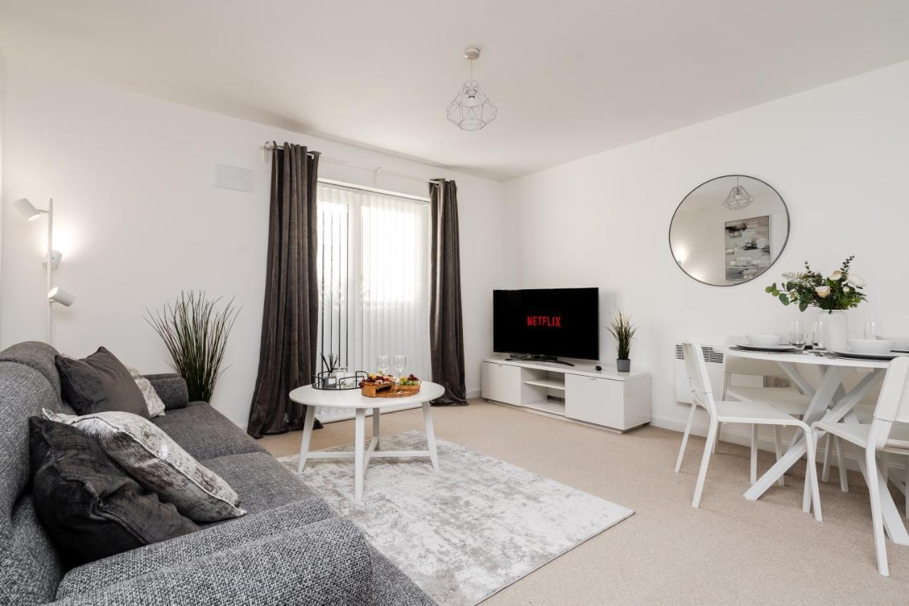 Lovely Modern 2 Bed City Centre Apartment With Free Parking - Double Or Twin Beds Available Wolverhampton Buitenkant foto