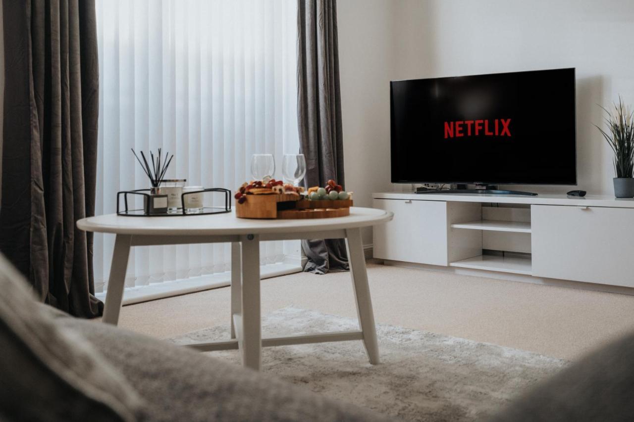 Lovely Modern 2 Bed City Centre Apartment With Free Parking - Double Or Twin Beds Available Wolverhampton Buitenkant foto