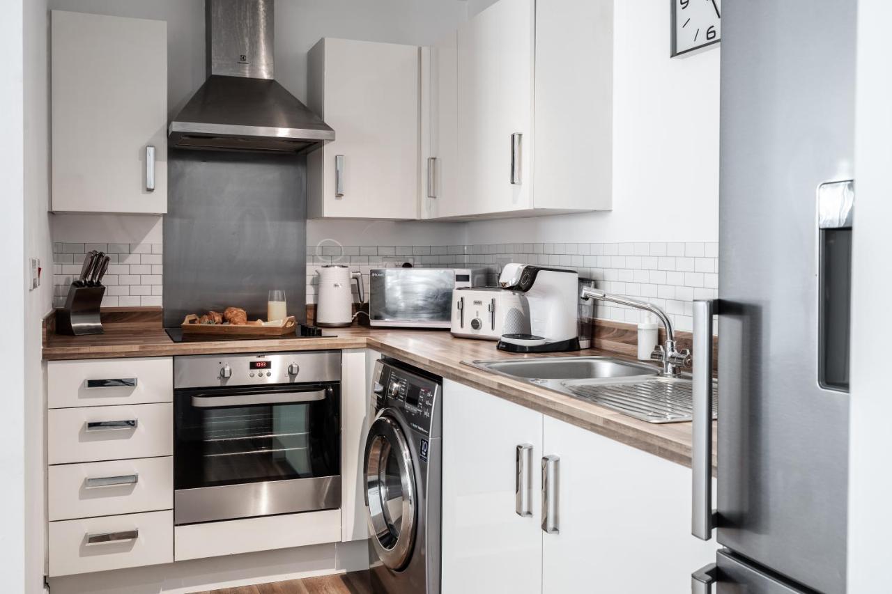 Lovely Modern 2 Bed City Centre Apartment With Free Parking - Double Or Twin Beds Available Wolverhampton Buitenkant foto