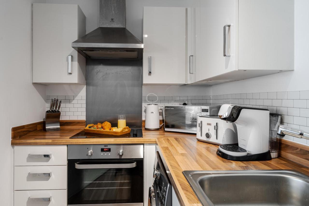 Lovely Modern 2 Bed City Centre Apartment With Free Parking - Double Or Twin Beds Available Wolverhampton Buitenkant foto