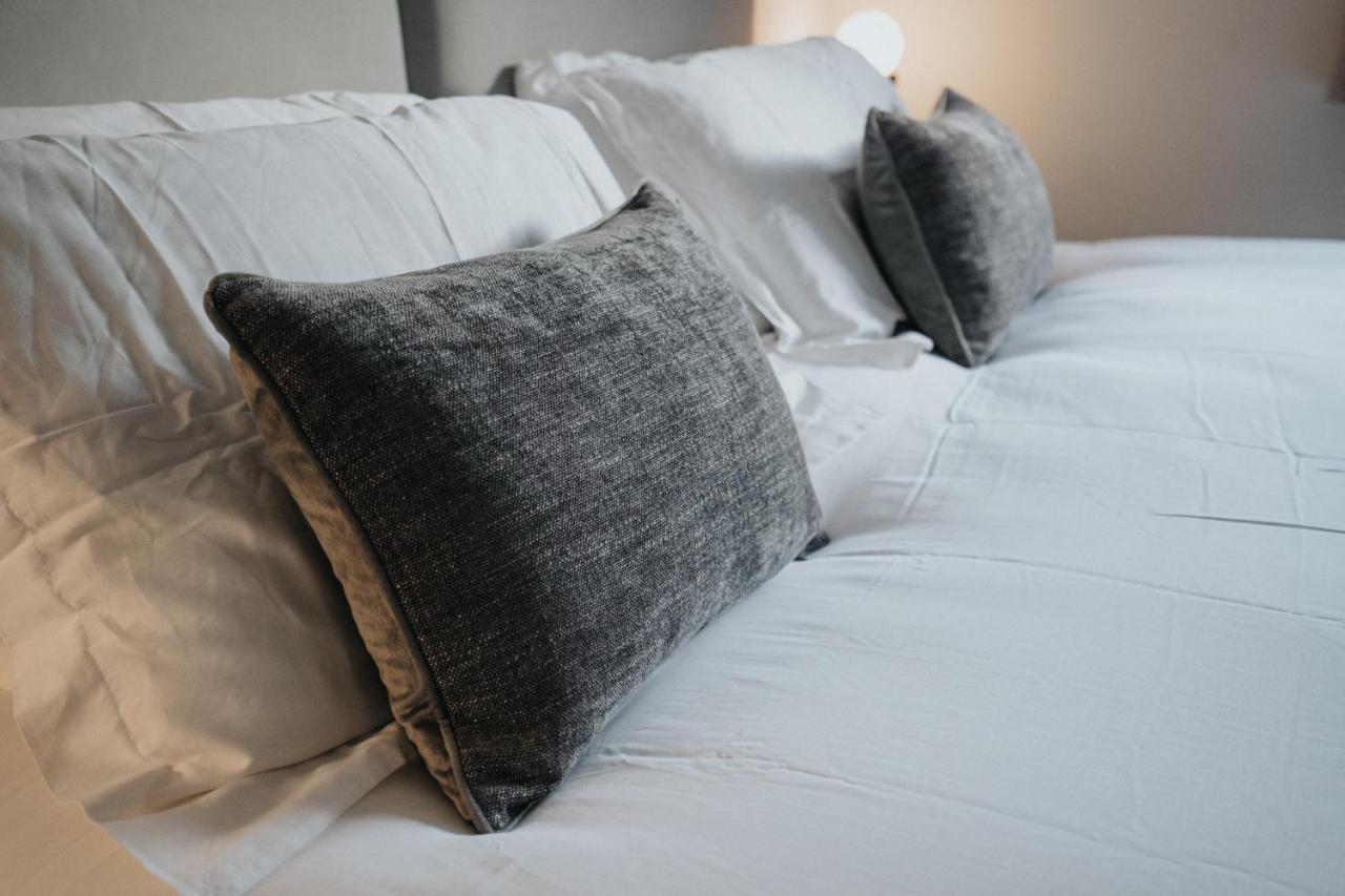 Lovely Modern 2 Bed City Centre Apartment With Free Parking - Double Or Twin Beds Available Wolverhampton Buitenkant foto