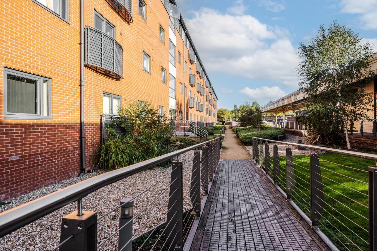 Lovely Modern 2 Bed City Centre Apartment With Free Parking - Double Or Twin Beds Available Wolverhampton Buitenkant foto