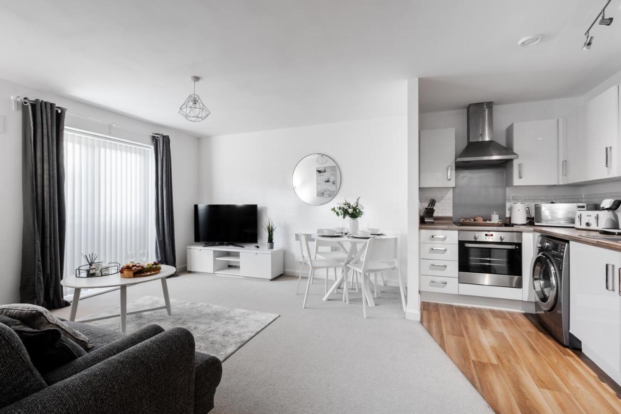 Lovely Modern 2 Bed City Centre Apartment With Free Parking - Double Or Twin Beds Available Wolverhampton Buitenkant foto